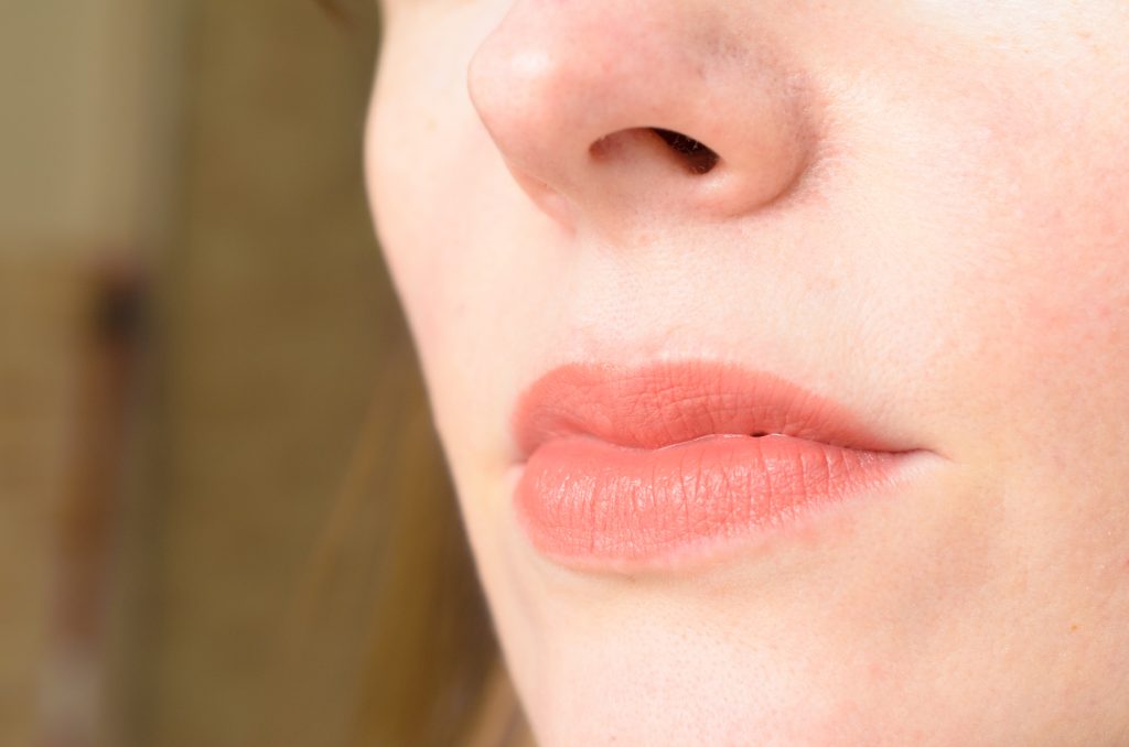 Avril Lipstick in Corail swatch