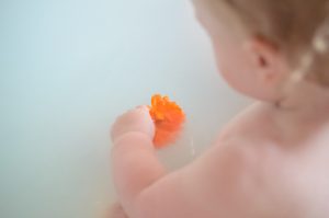 A breast milk bath - learn about the benefits of breast milk bathing