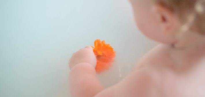 A breast milk bath - learn about the benefits of breast milk bathing