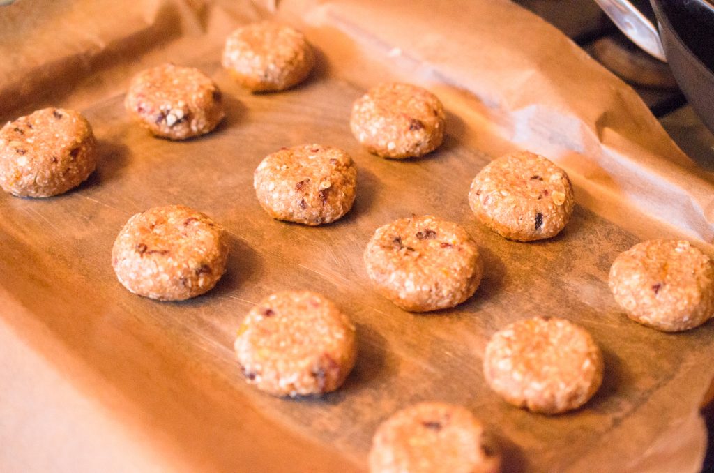 Flatten the cookie balls.