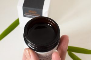 L'Odaites Gentle Polyphenol Exfoliator in the jar