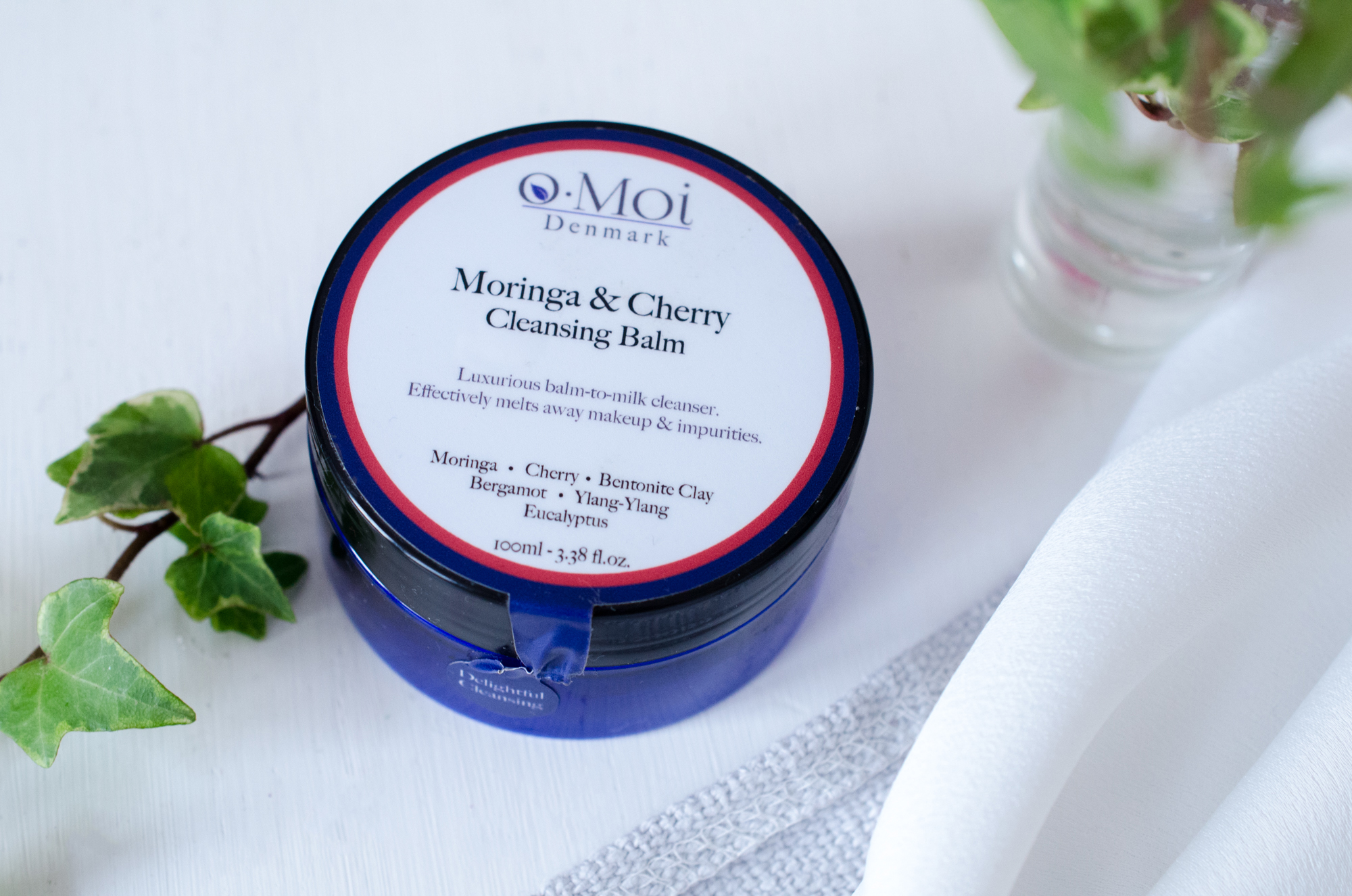 oMoi Moringa & Cherry Cleansing Balm
