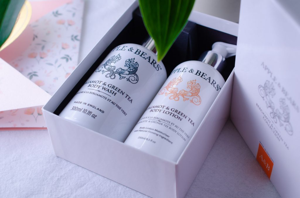 In the box - Apple & Bears Luxury Body Care Gift Set - Bergamot & Green Tea