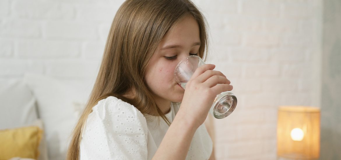 9 tips to encourage your child to drink water