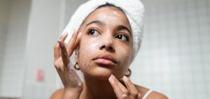 4 lifestyle habits that promote youthful and radiant skin