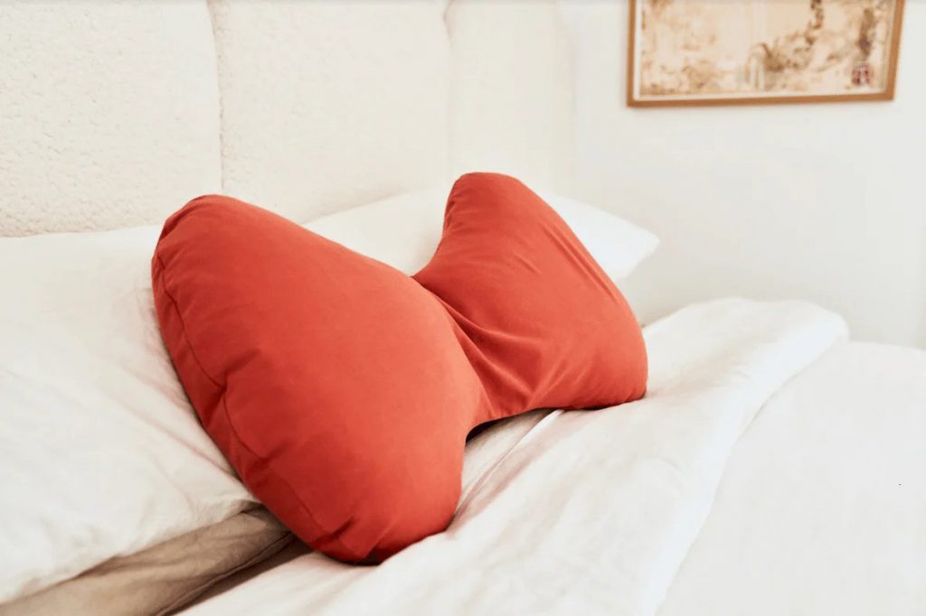 Find the perfect pregnancy pillow for your sleep needs