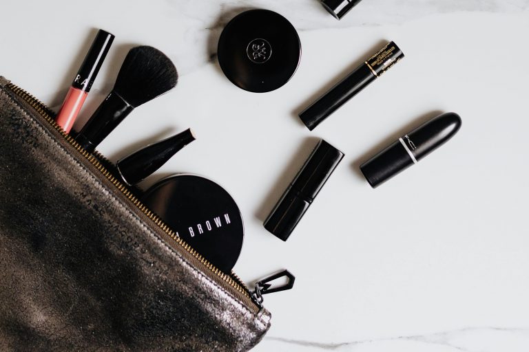 5 on-the-go makeup essentials to keep in your purse
