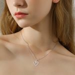 A Symbol of Love and Elegance that Heart-Shaped 14K White Gold Crystal Necklace