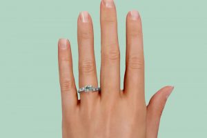 Discover the Beauty of a Personalized Moss Agate Engagement Ring Set