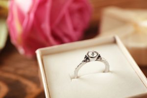How to Choose an Engagement Ring: A Guide