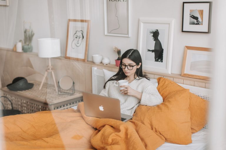 How AI Voice Assistants Are Transforming Customer Experience — From Clinics to Beauty How AI Voice Assistants Are Transforming Customer Experience — From Clinics to Beauty