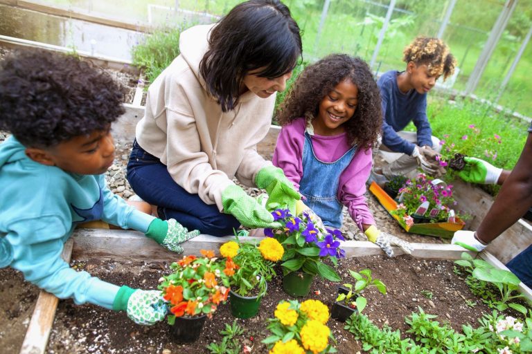 Teaching Kids About Nature Through an Organic Garden Teaching Kids About Nature Through an Organic Garden