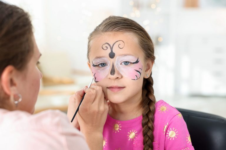 Why Are Parents Choosing Natural Play Makeup for Kids? Why Are Parents Choosing Natural Play Makeup for Kids?
