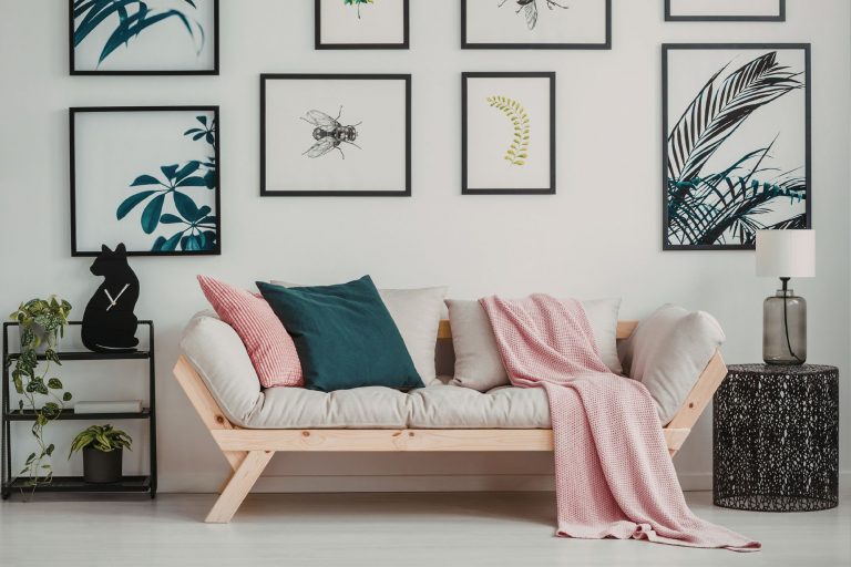 Which Wall Decor Trends Work Best for Small Modern Apartments?