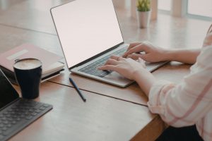 What to Put on a Writing Desk? Interior Design Advice