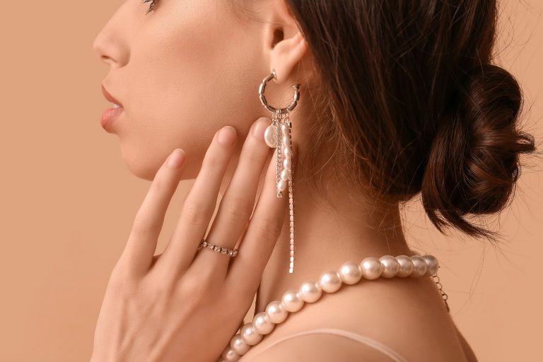 Why More Women Are Choosing Gemstone Jewelry for Everyday Style